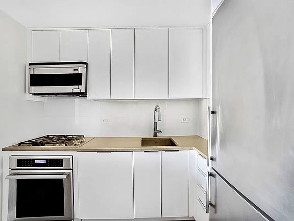 4th image of 515 E 72nd St APT 23A