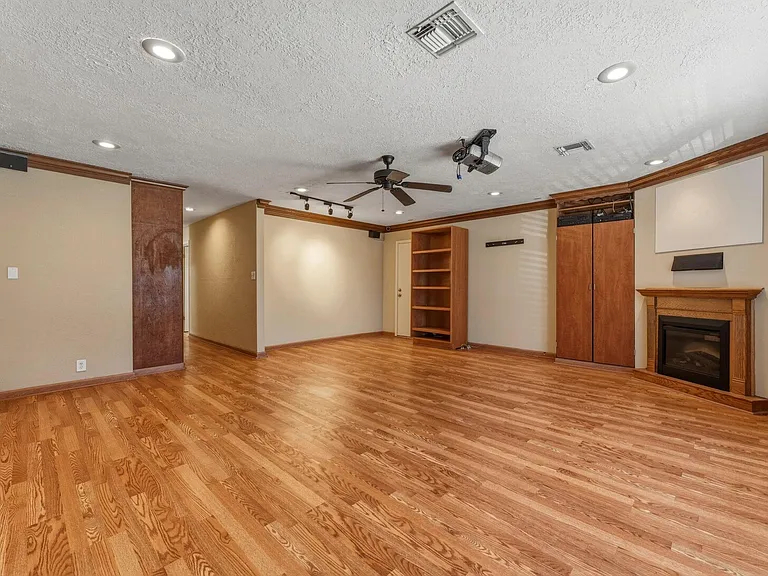 5211 Court Rd — Photo 11