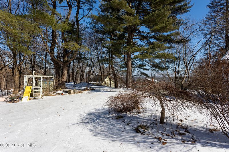 3rd image of 28 Cardinal Lane