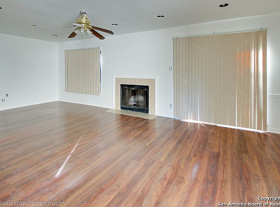 4th image of 4985 Champlain Dr
