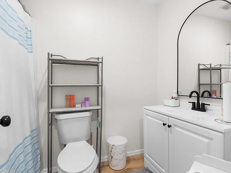 1138 S Sherman Ave — Photo 13