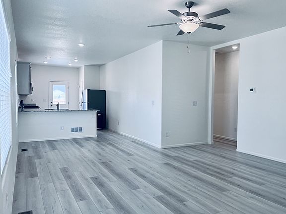 5th image of 370 Maple St