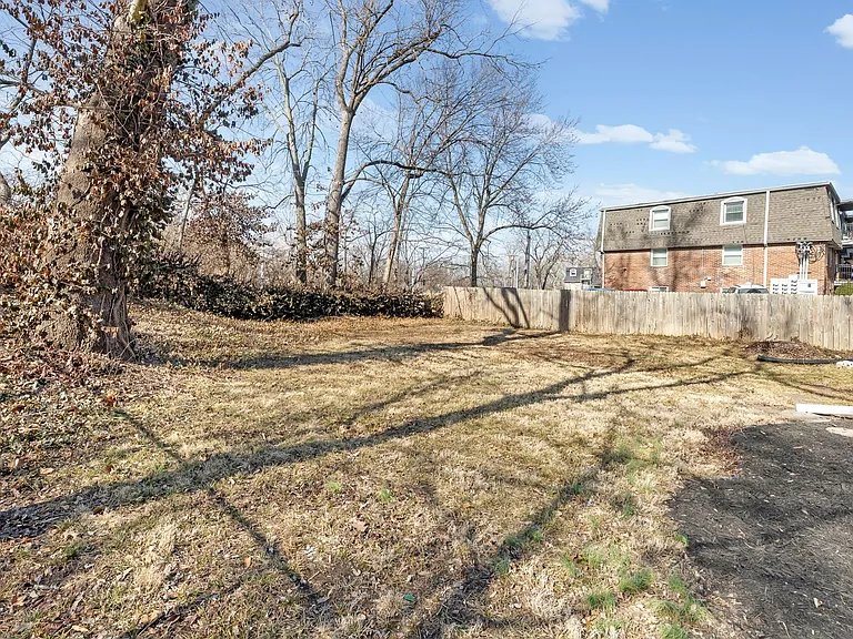 3906 Booth St — Photo 5
