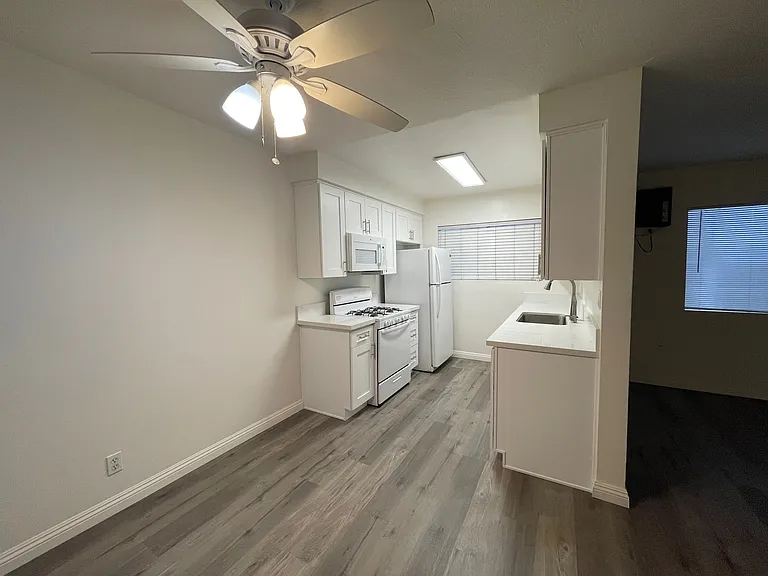 943 N Louise St #3 — Photo 8