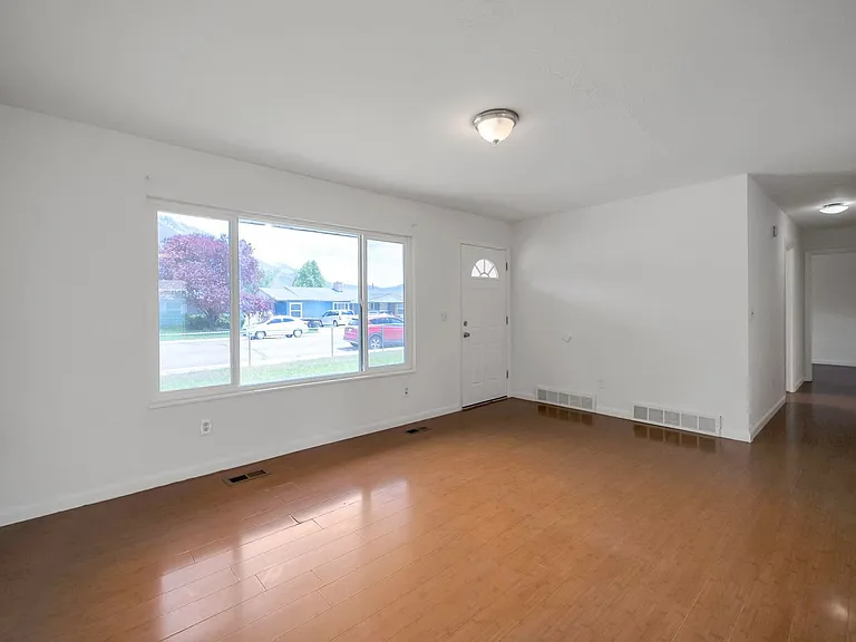 1662 S 400 W — Photo 2