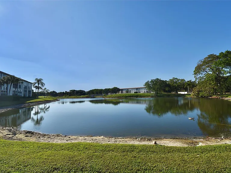 4301 Martinique Cir #K1 — Photo 23