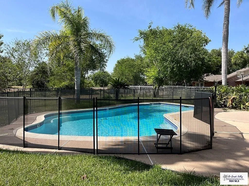 3 bed, 3.0 bath, 2860 sqft, $2,500 — Photo 3