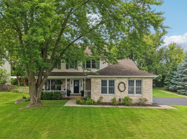 2101 Red Barn Ct, Woodstock, IL 60098