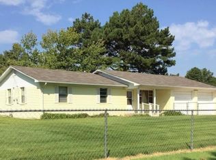 1001 N Hill St, Newark, AR 72562