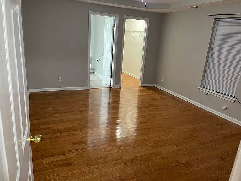 4814 Middlesex Dr — Photo 5