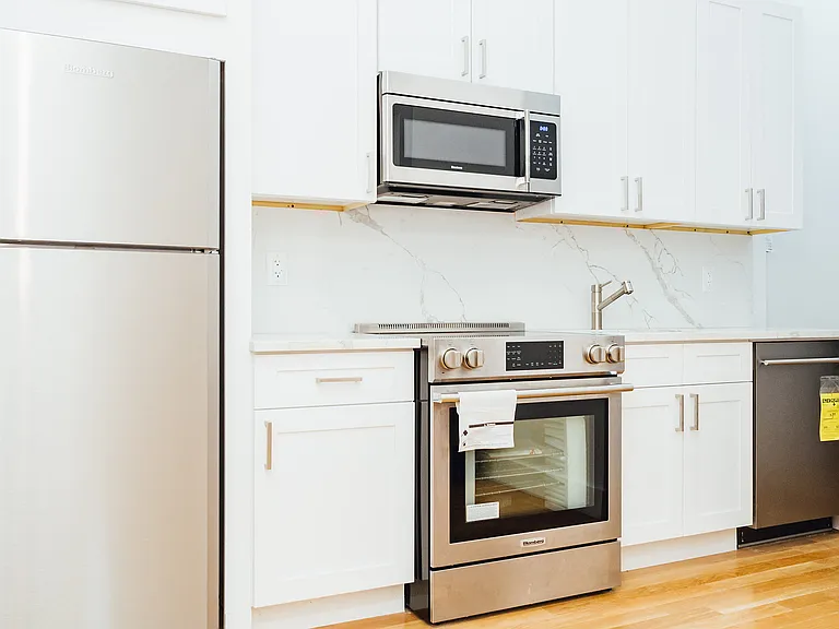 1063 Bedford Ave #2C — Photo 1