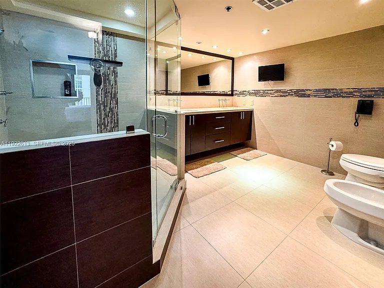 8877 Collins Ave #809 — Photo 24