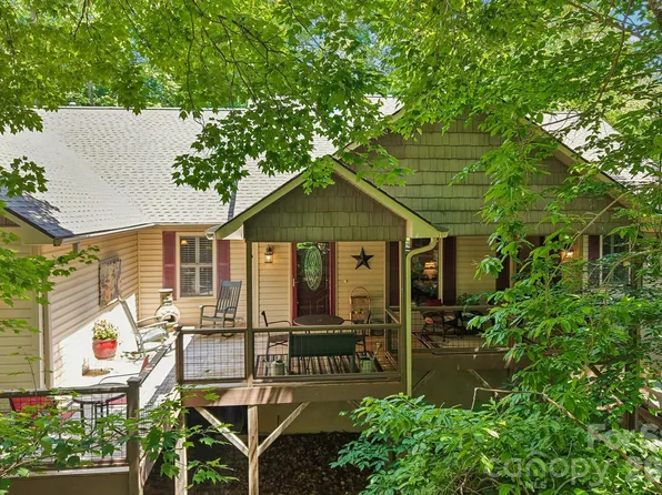 25 Arnie Dr, Etowah, NC 28729