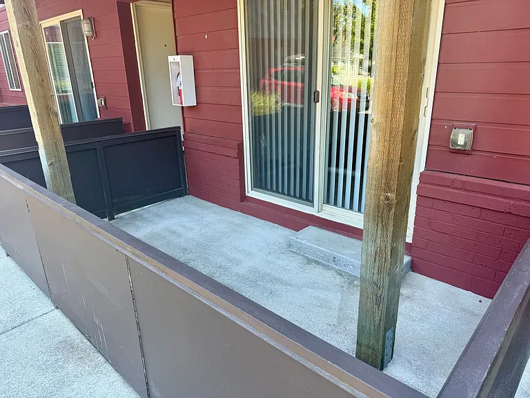 #74-Ivanhoe — Photo 3