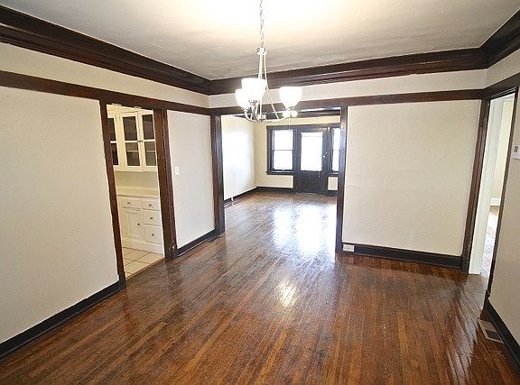 4th image of 818 E 43rd St APT 3