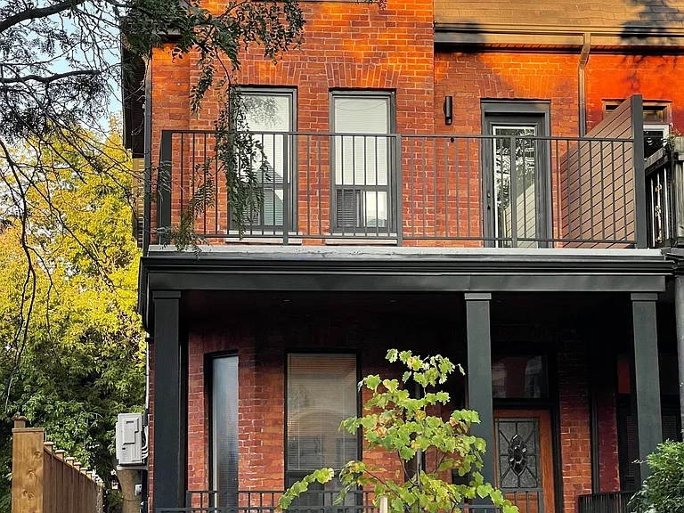 287 Palmerston Ave #MAIN — Photo 1