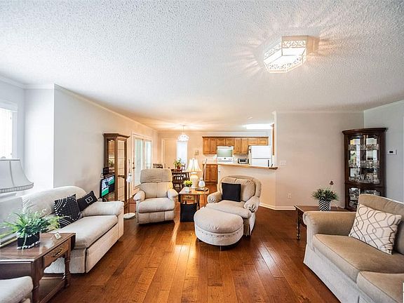 4th image of 130 Cassie Cir