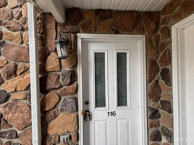 116 Chariot Ct #116 — Photo 2