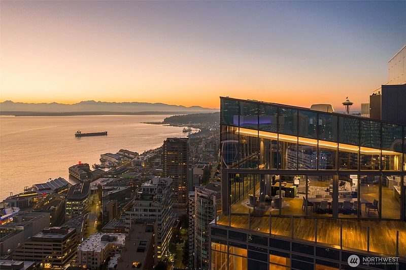 2nd image of 121 Stewart Street #2501