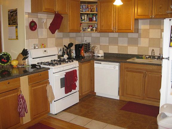 3rd image of 1639 W Foster Ave APT 2A