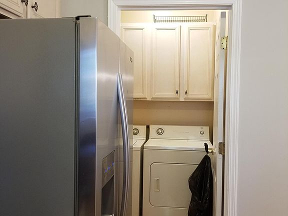 5th image of 304 Southgate Ln
