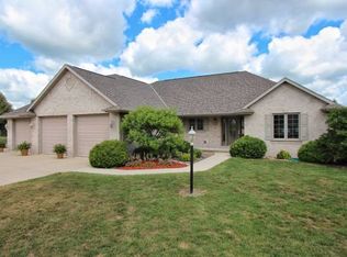 3670 Copper Oak Cir, Green Bay, WI 54313