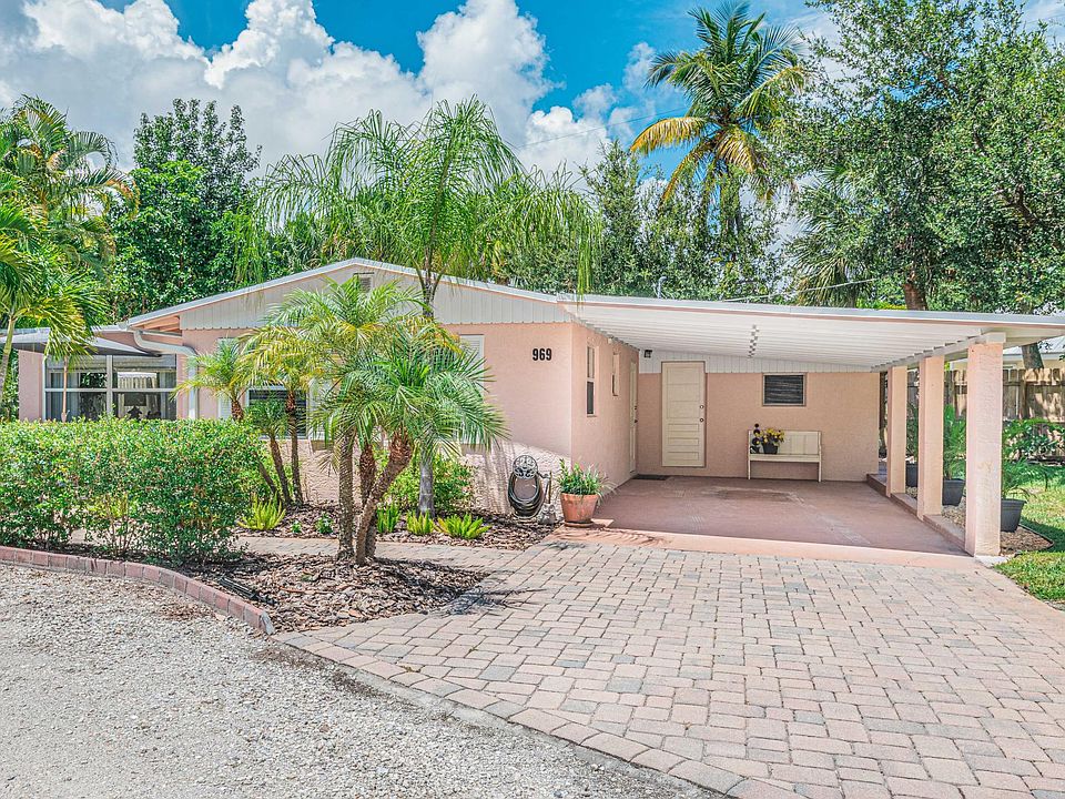 1st image of 969 NE Banyan Tree Dr