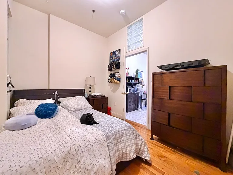 1035 Washington St #1F — Photo 9