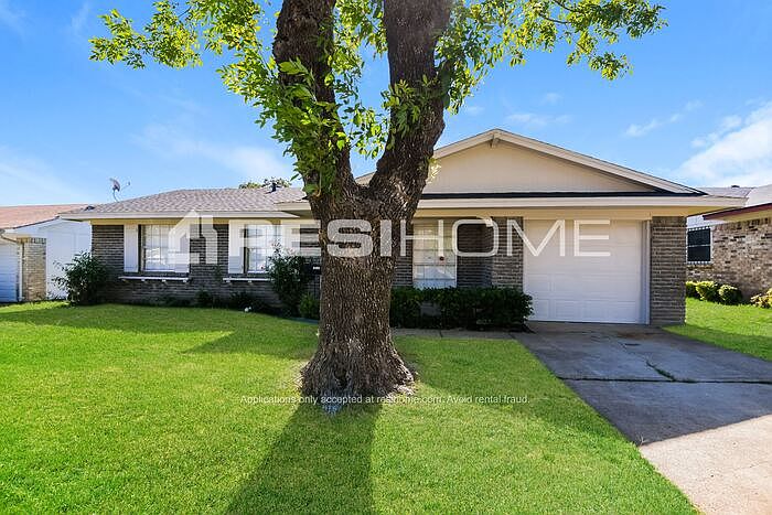 1st image of 3536 Silverhill Dr