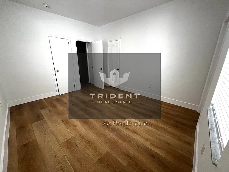 1030 Jefferson Ave #5 — Photo 9