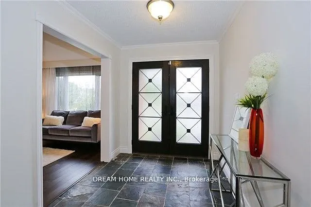 2425 Carlanne Pl #MAIN — Photo 3