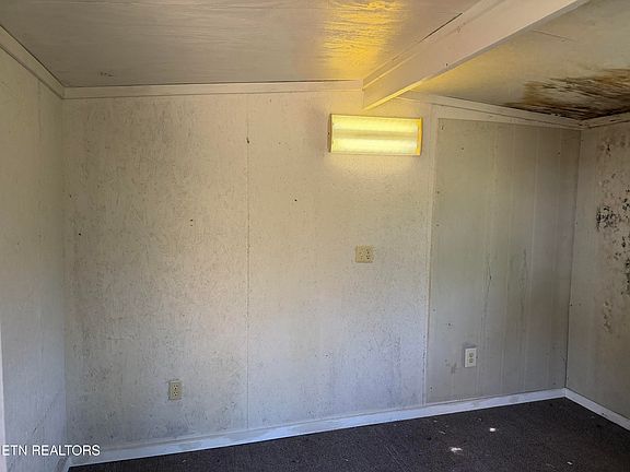 4th image of 1487 Dutch Valley Rd