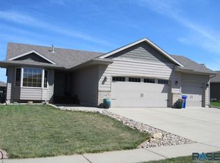 2416 S Lancaster Dr, Sioux Falls, SD 57106