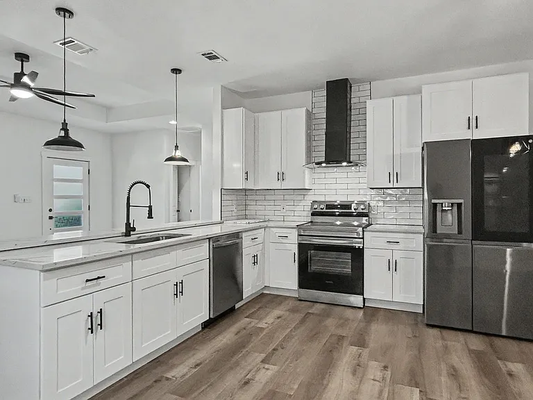 109 Sample St — Photo 4