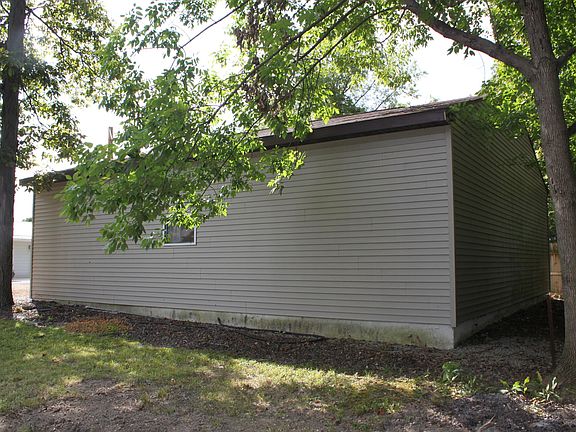 4th image of 14209 Lakewood Ave