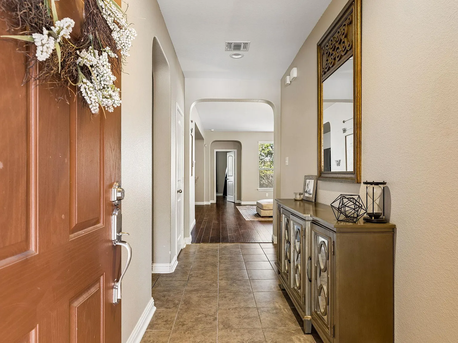 3 bed, 2.0 bath, 1756 sqft, $2,100 — Photo 3