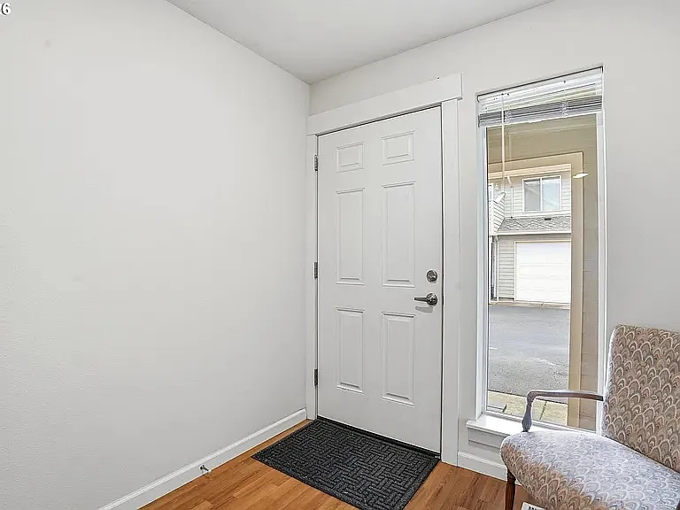 427 Harris Ln — Photo 5