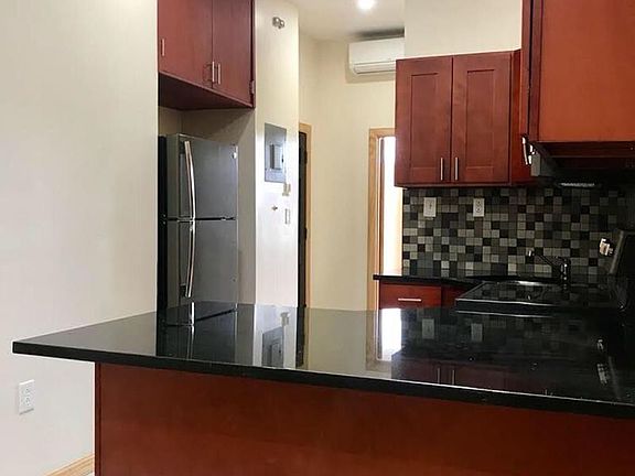 3rd image of 315 Bleecker St APT 3L
