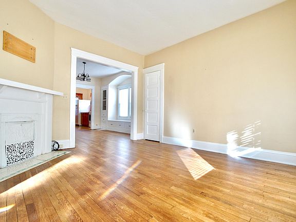 4th image of 1338 Gladys Ave