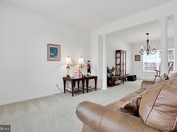 3rd image of 822 Shannon Dr N