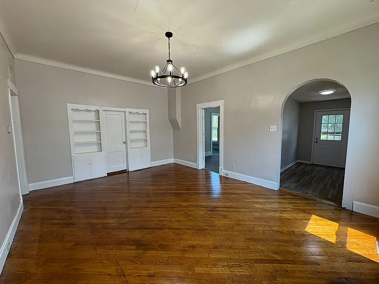 3937 Woodhaven Dr — Photo 4