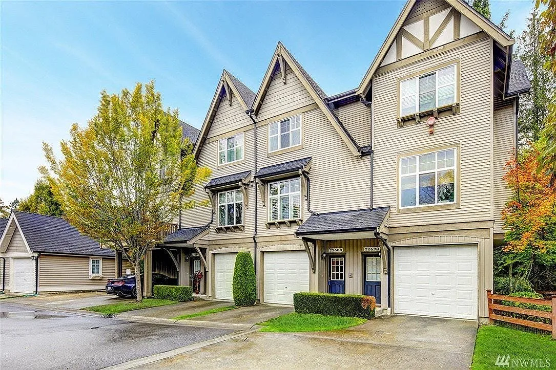 2 bed, 2.5 bath, 1084 sqft, $2,980 — Photo 1