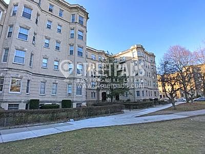 2nd image of 31 Park Dr #616F