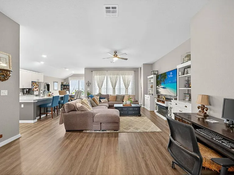 2227 Quince Ave — Photo 9