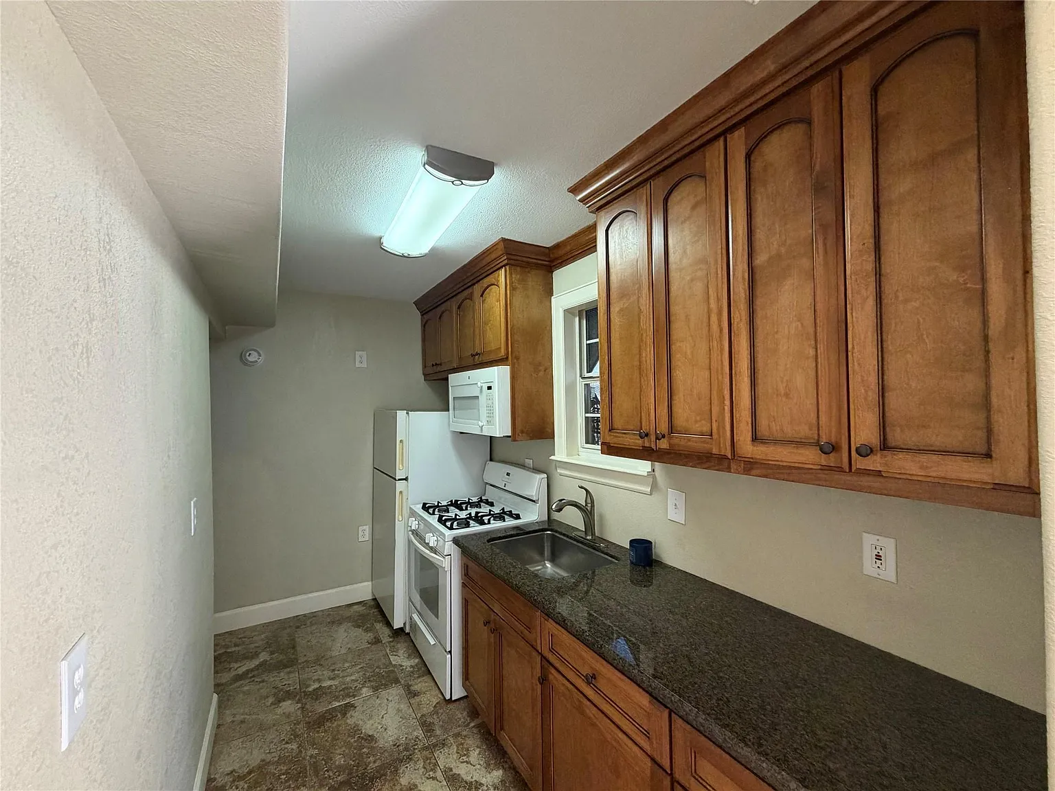 1 bed, 1.0 bath, 773 sqft, $1,250 — Photo 4