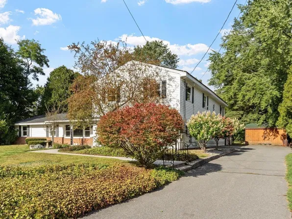 4 Derringer Rd, Chelmsford, MA 01824