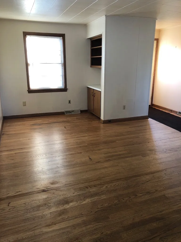 Studio, 400 sqft, $550 — Photo 3