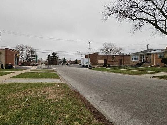 4th image of 1422 Memorial Dr