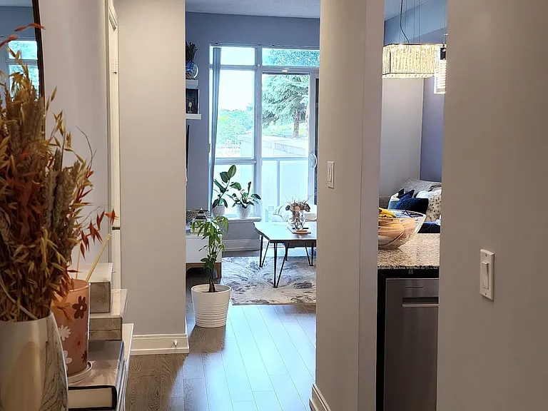 135 Village Green Sq #525 — Photo 28