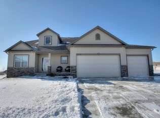 17005 Doreen Cir, Gretna, NE 68028